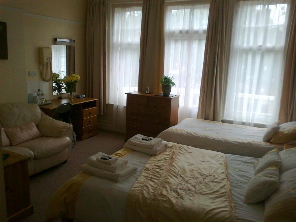 Family Room (2 Adults + 1 Child)